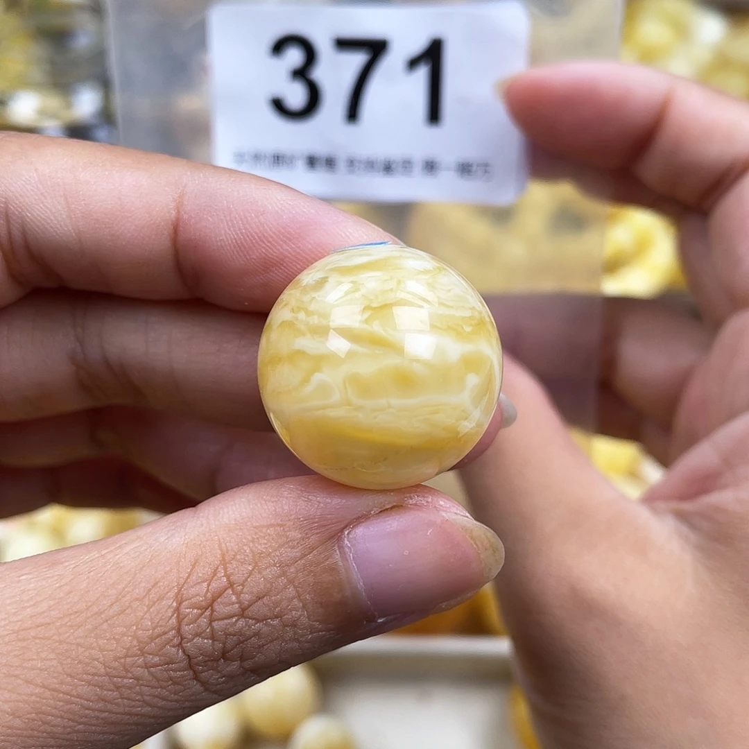琥珀未镶嵌珠宝奇石23.