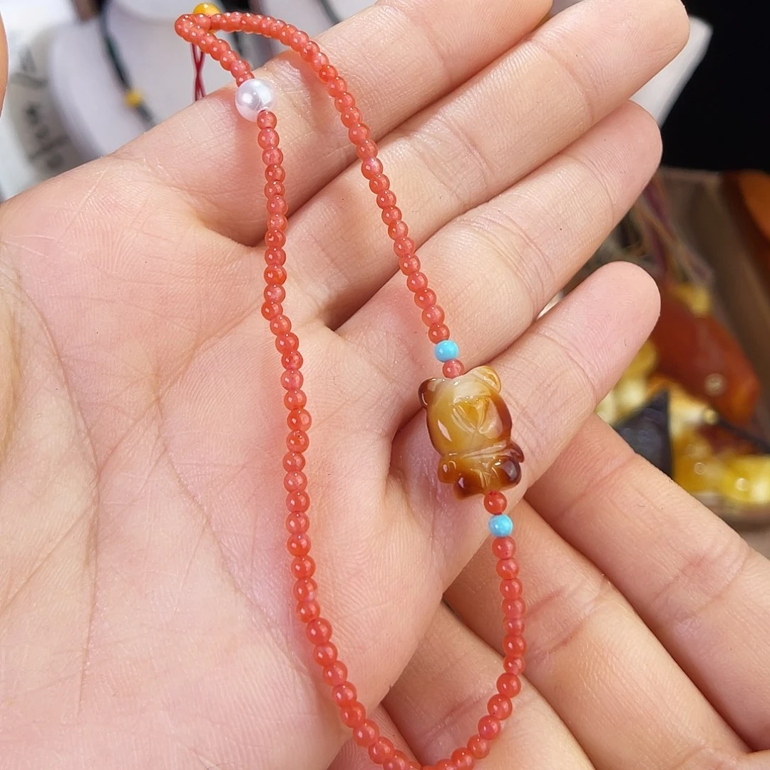 琥珀珠宝奇石未镶嵌。