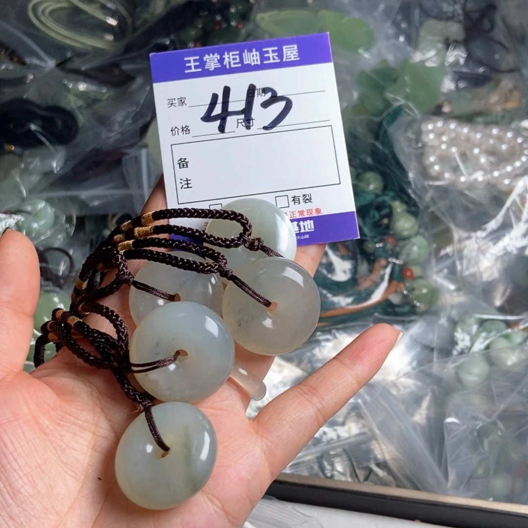 岫玉吊坠吊坠未镶嵌多样性，发一个