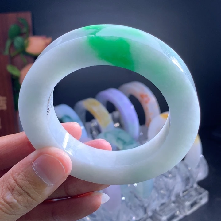 未镶嵌手镯定制翡翠