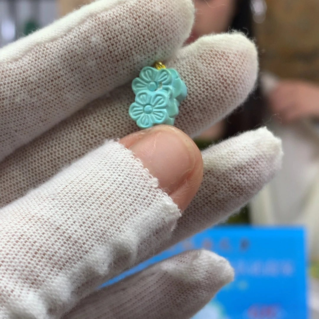 绿松石未镶嵌挂件