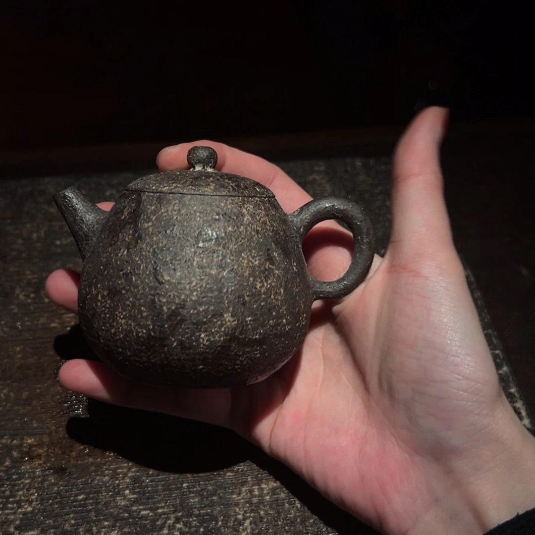 摆件陶瓷。    陶瓷。