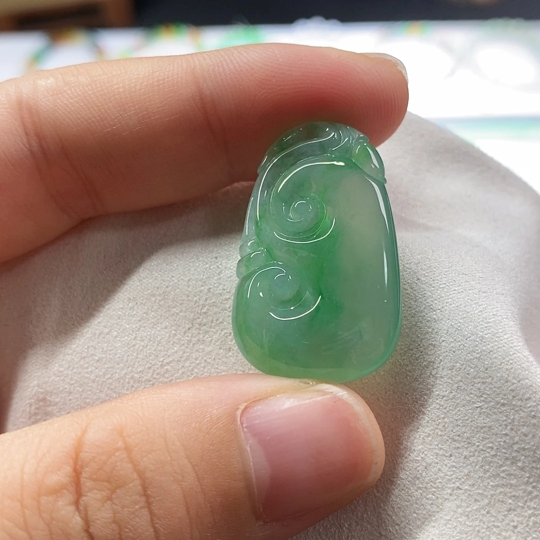 翡翠裸石冰胶绿如意