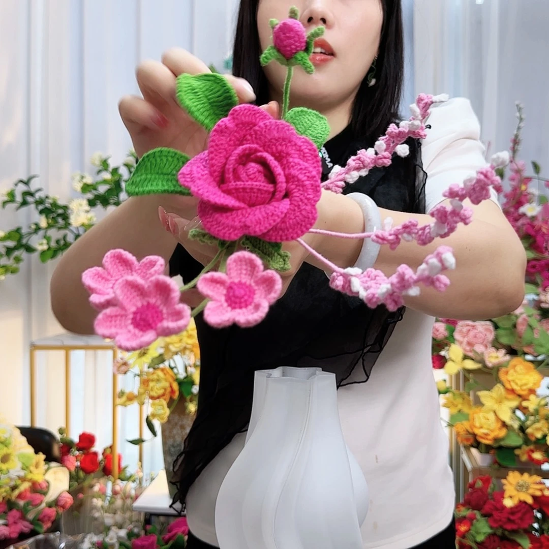 莱赛尔纤维棉手工钩织蔷薇花车载