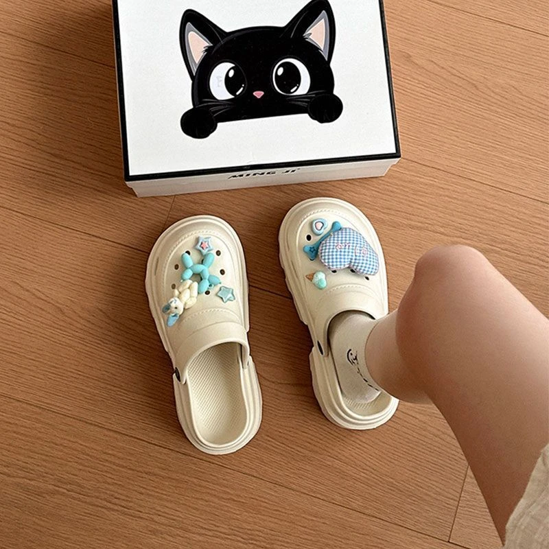 可爱时尚卡通爱心洞洞鞋女2025夏季新款外穿透气舒适厚底沙滩凉拖