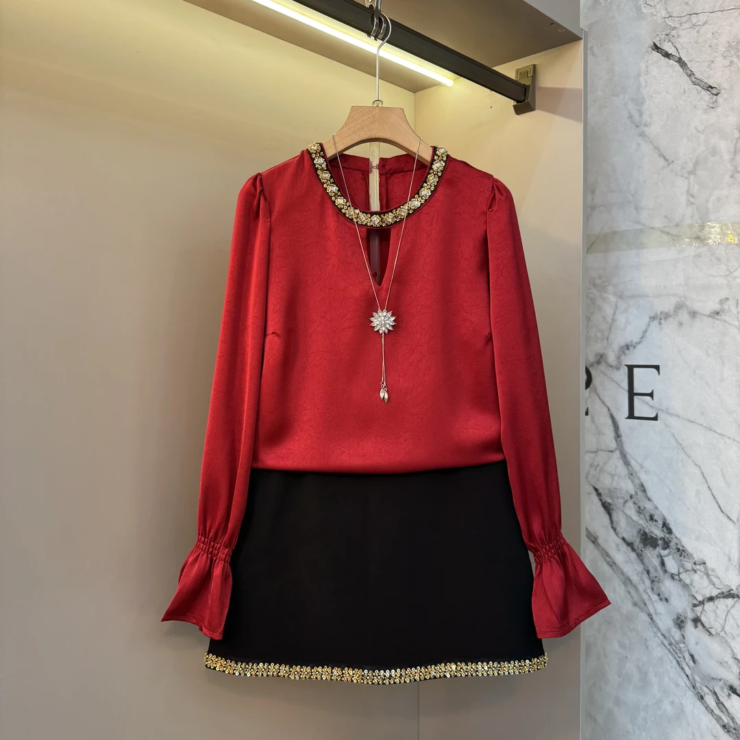 2025轻奢精致显瘦通勤欧货时尚气质镂空衬衫+亮片边短裙套装2058