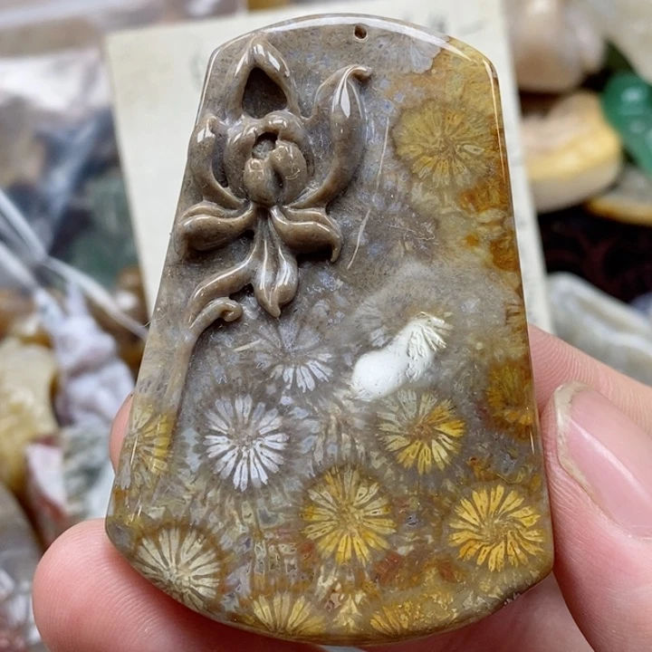 石英质玉未镶嵌颈饰