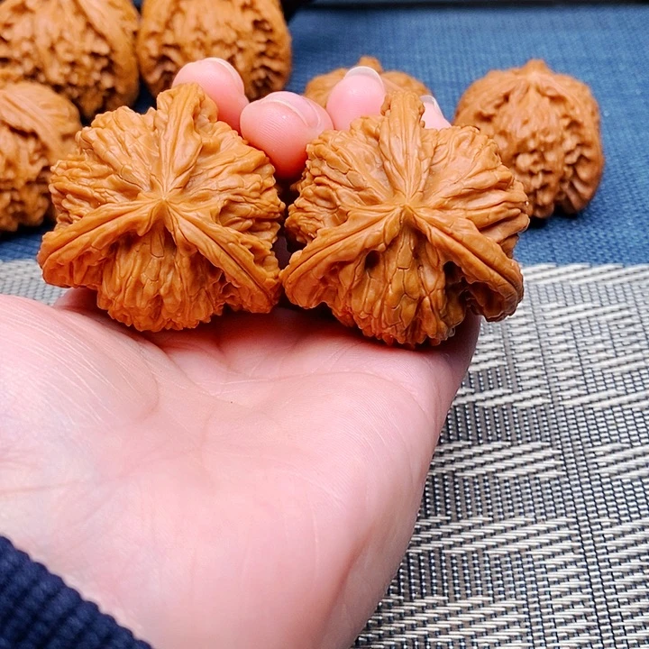 霍***！文玩核桃吊坠三棱