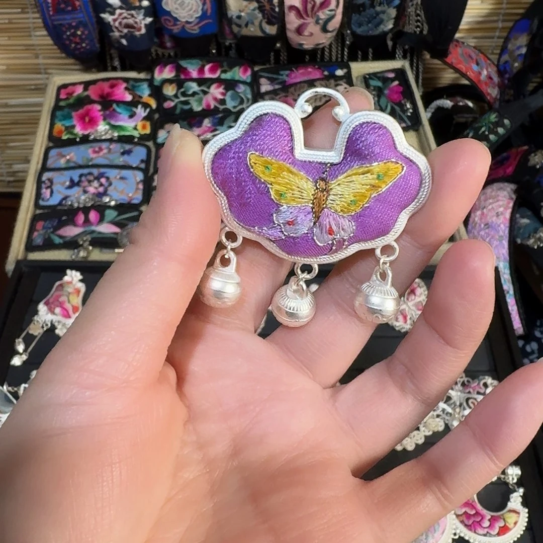 织绣民族风刺绣吊坠