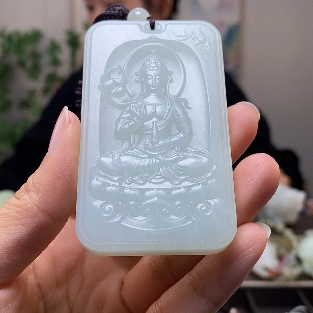 八***丁和田玉未镶嵌颈饰