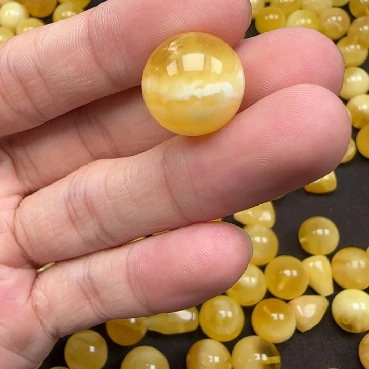 未镶嵌琥珀裸石天然240