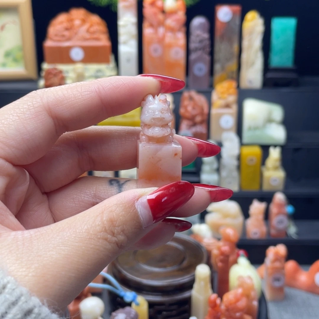 寿山石印石龙宝宝印章