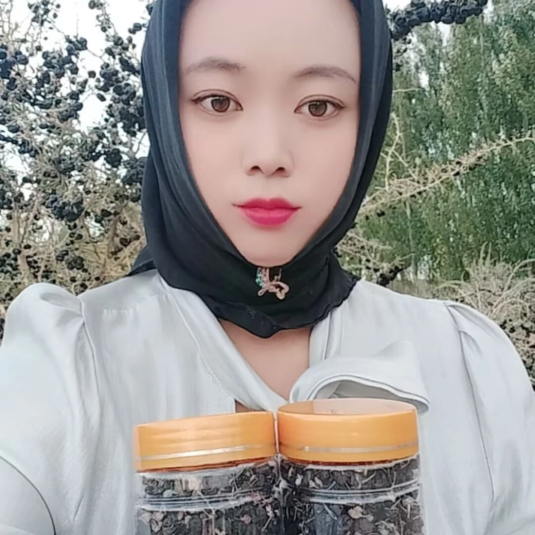 青海柴达木黑枸杞，发的是三瓶，一瓶是100克，拍三瓶是300克