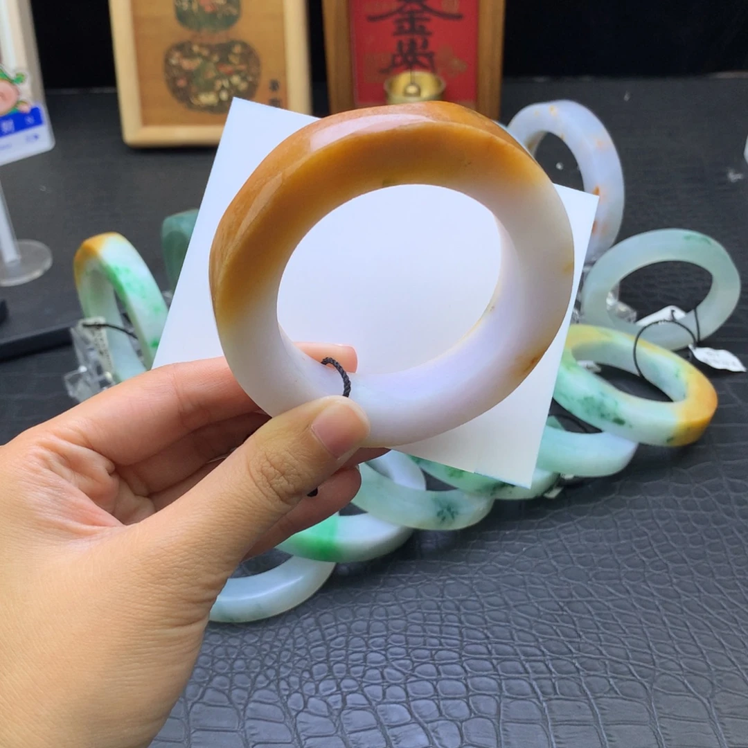 定制翡翠未镶嵌翡翠手镯