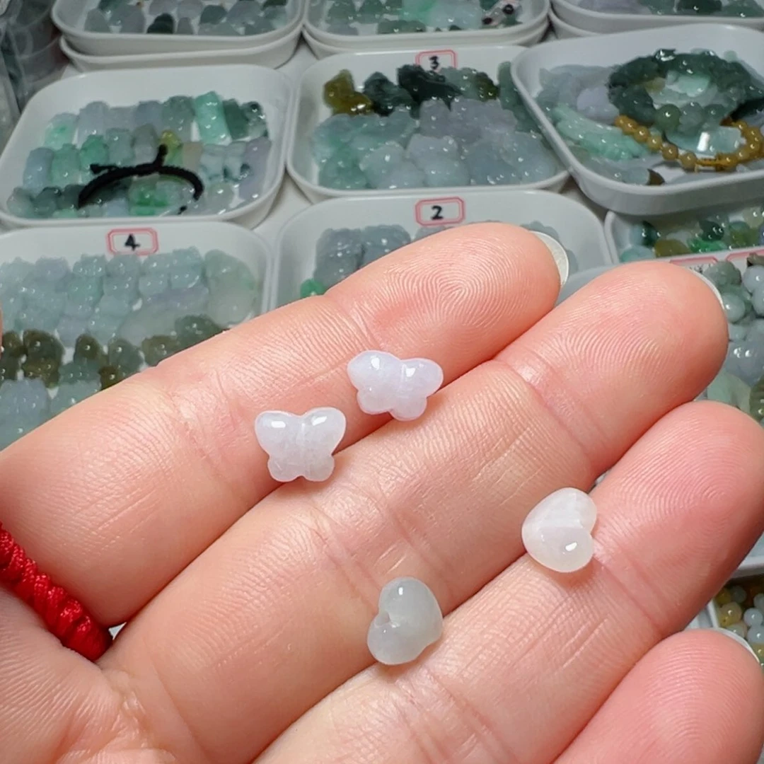 翡翠颈饰未镶嵌柿**顺通孔蝴蝶买一送一