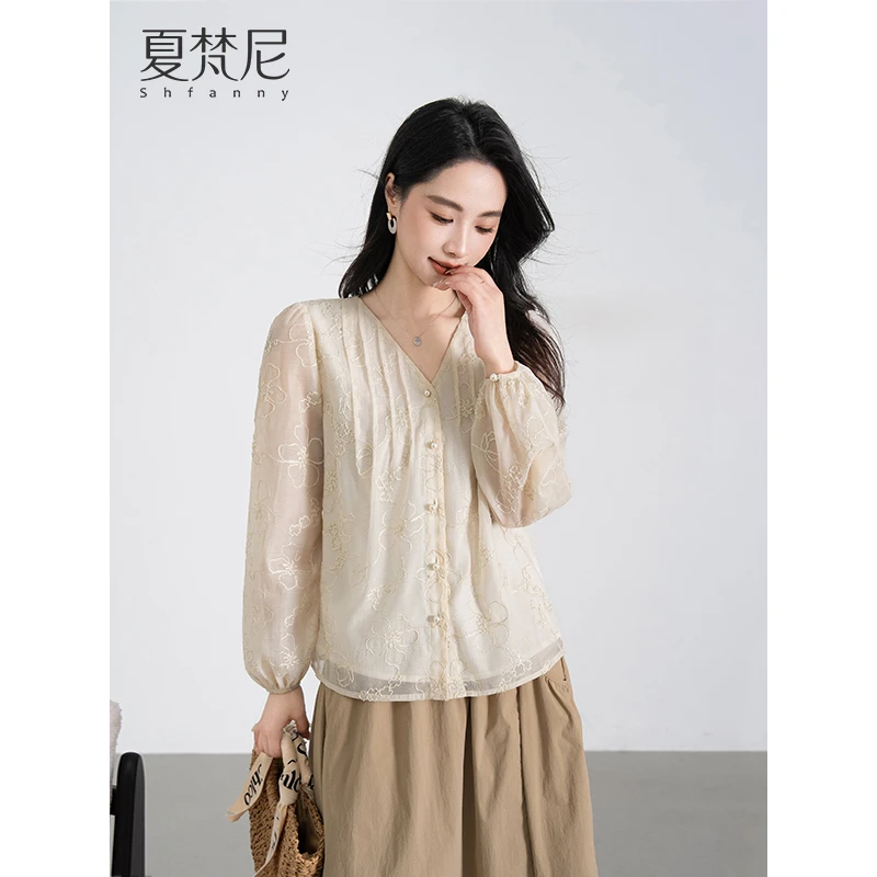 夏梵尼春野来信2025春季新款V零优雅气质重工刺绣小衫上衣
