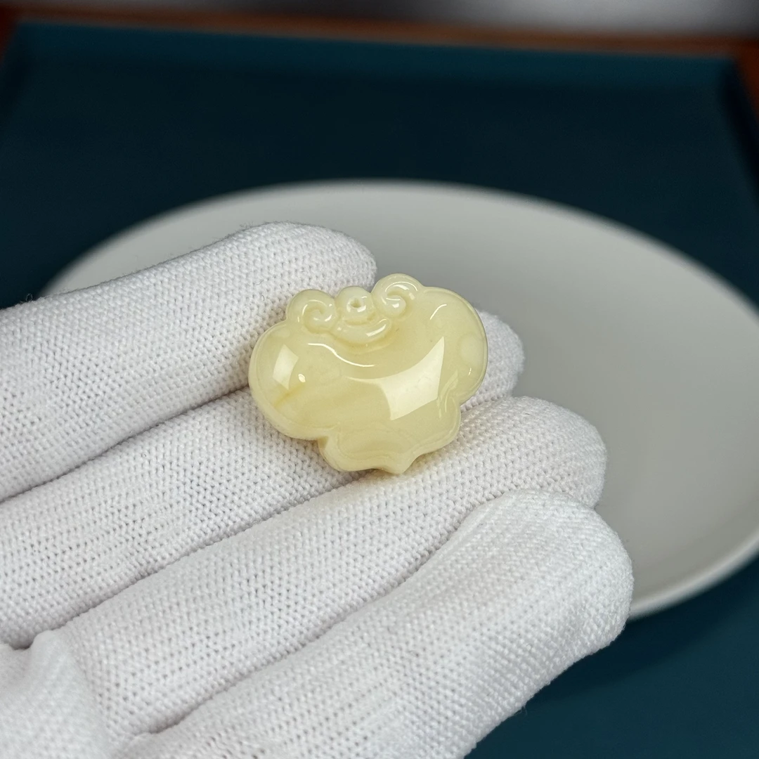 M4014 天然蜜蜡 雕刻如意锁 26*21.4*10.2mm支持鉴定 假一罚四