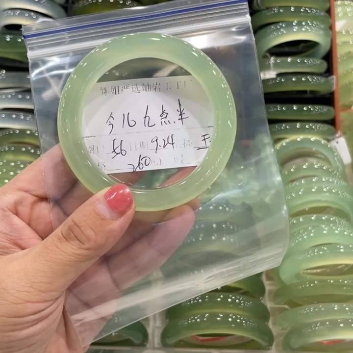 未镶嵌蛇纹石玉手镯今***半