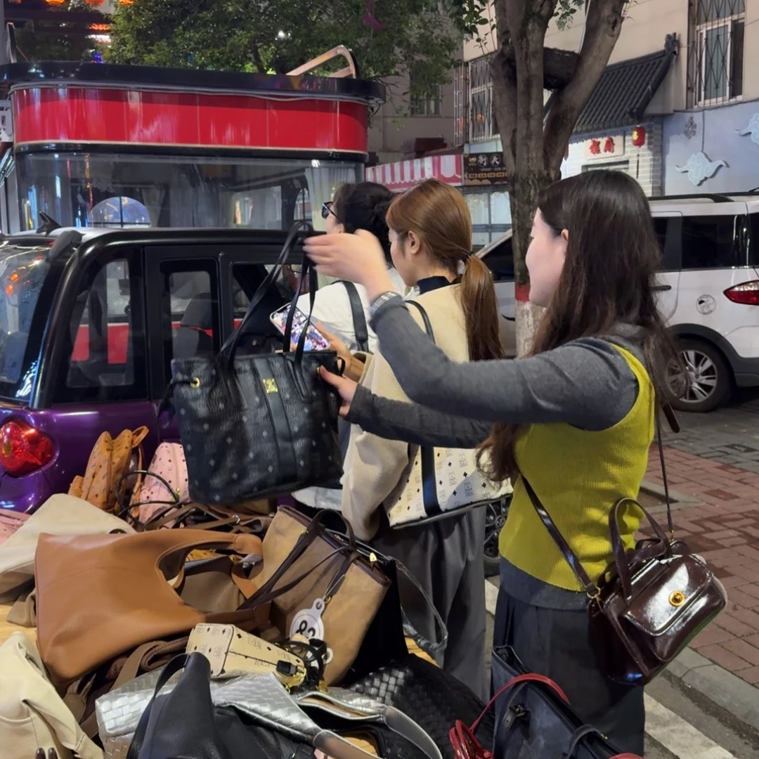 PVC黑色中号麦兜熊托特