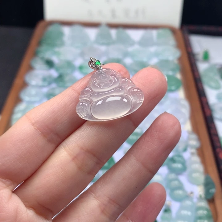 颈饰18K金镶嵌翡翠冰种佛公