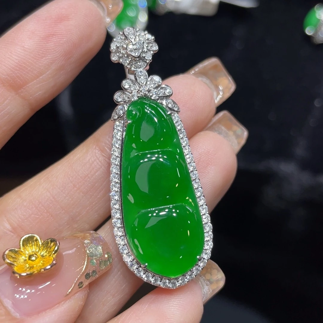 翡翠颈饰18K金镶嵌天然缅甸翡翠