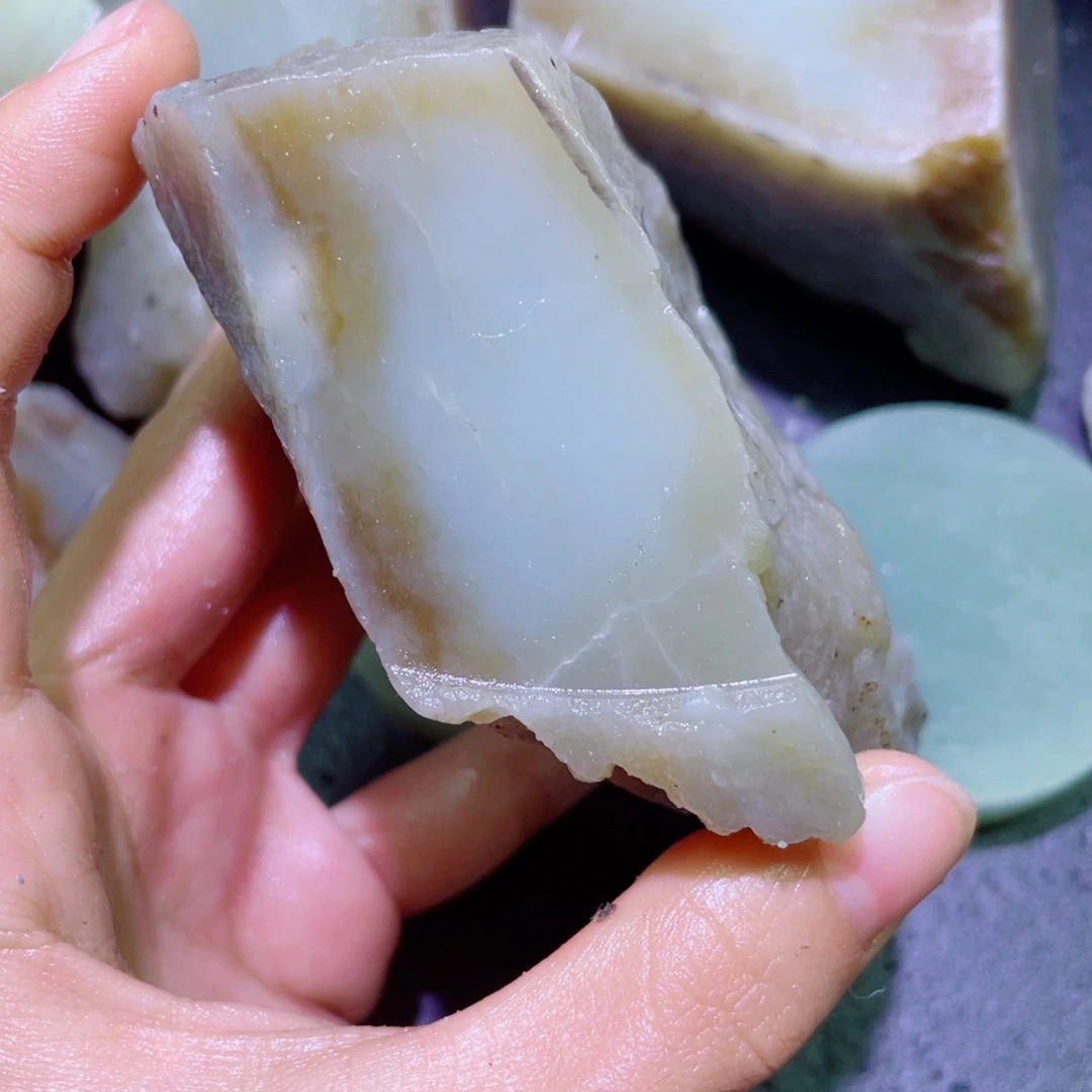 和田玉未镶嵌珠宝半成品