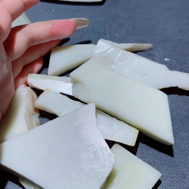 和田玉（糖玉）未镶嵌珠宝奇石