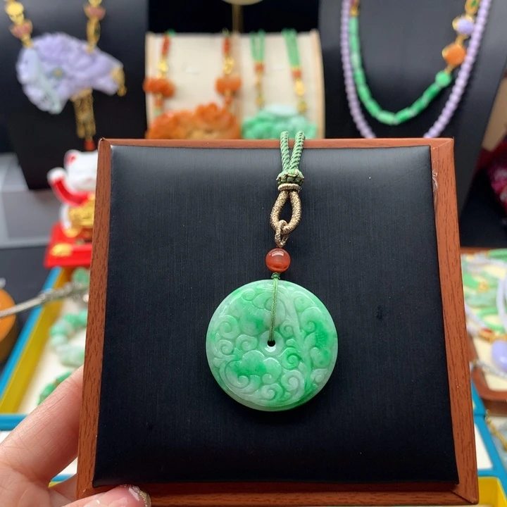 翡翠颈饰未镶嵌翡翠扣子