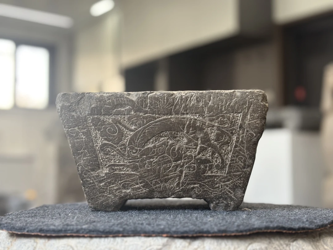 明黑青石三面工石盆