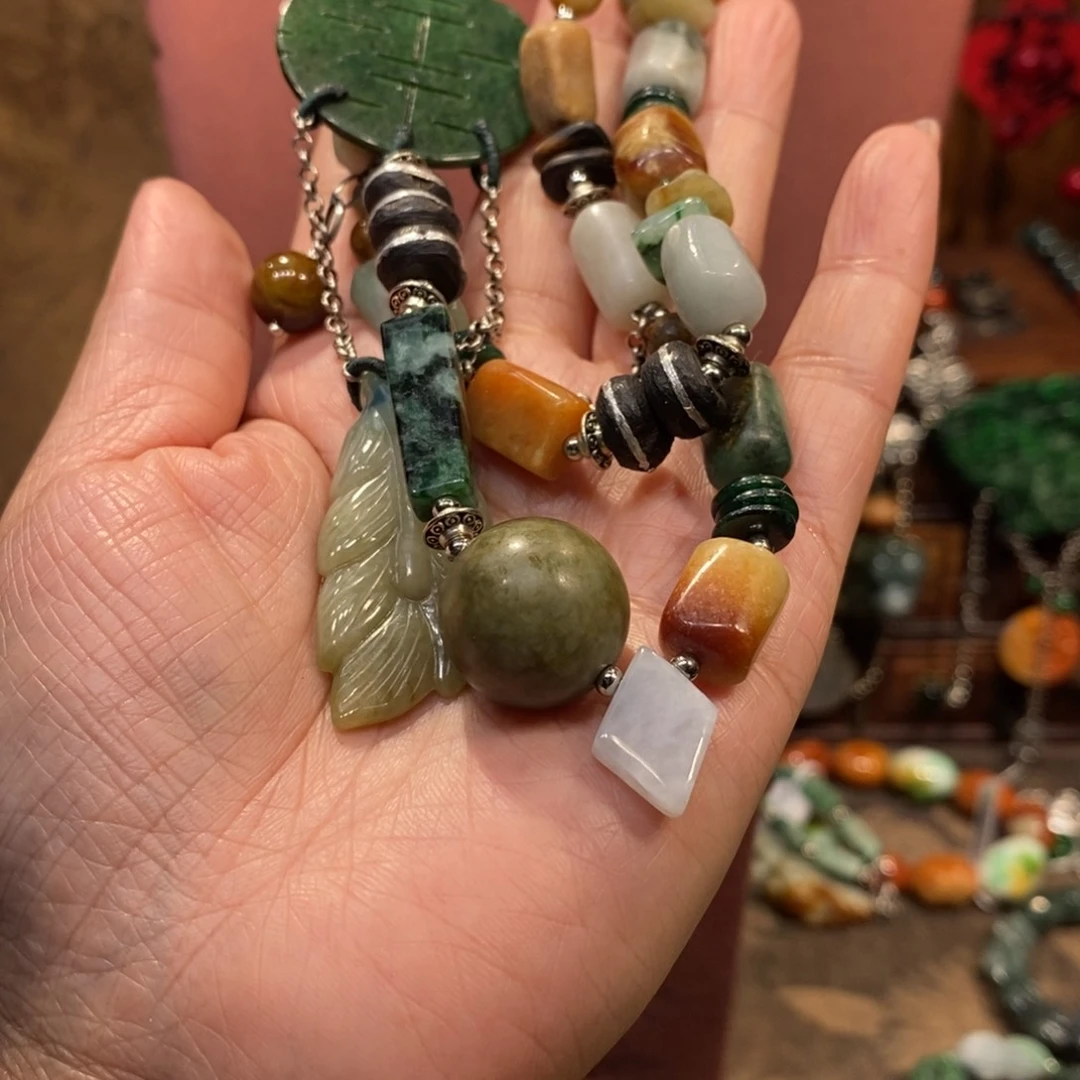 翡翠吊坠(赠链)未镶嵌