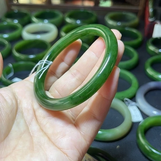 和田玉（碧玉）未镶嵌手镯