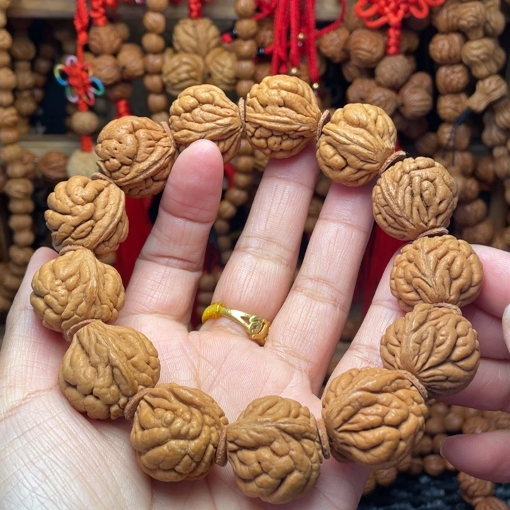 木质类龙纹桃枭挂件