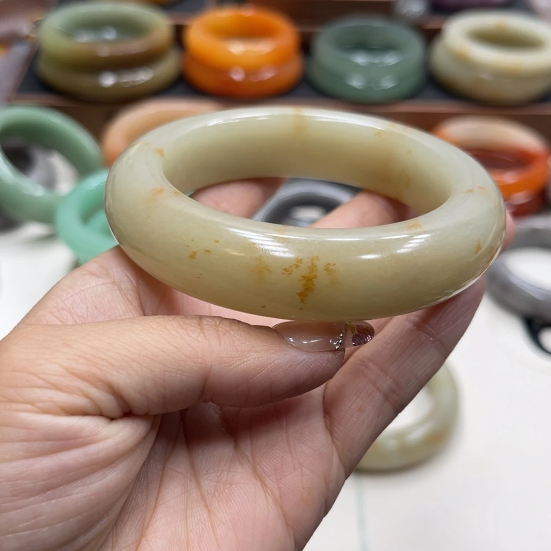 石英岩玉未镶嵌珠宝奇石