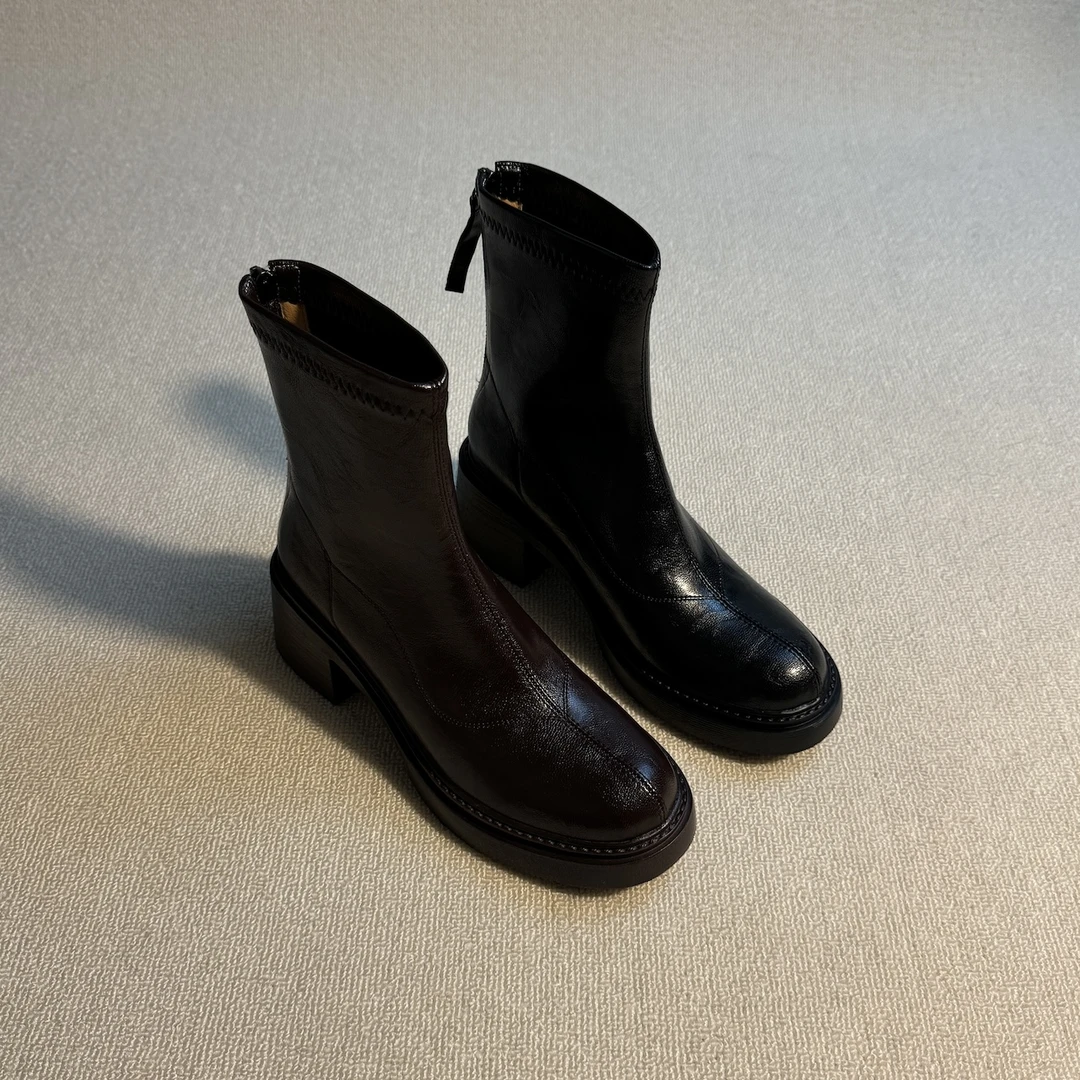 六也「超绝显瘦」百搭圆头真皮粗跟后拉链静音通勤弹力瘦瘦靴L972