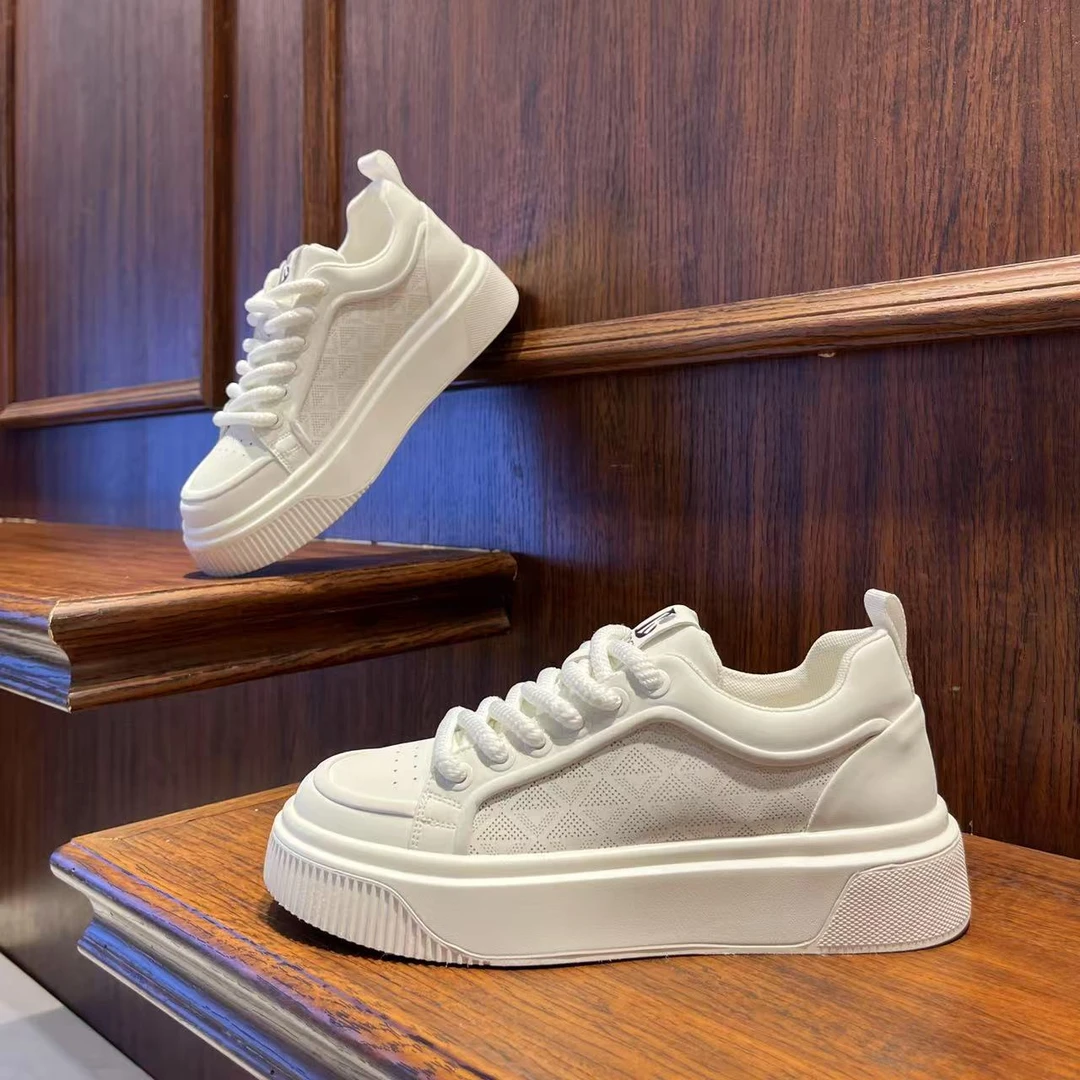 男鞋2025皮面打孔秋季时尚百搭休闲板鞋低帮系带舒适潮流男生鞋子