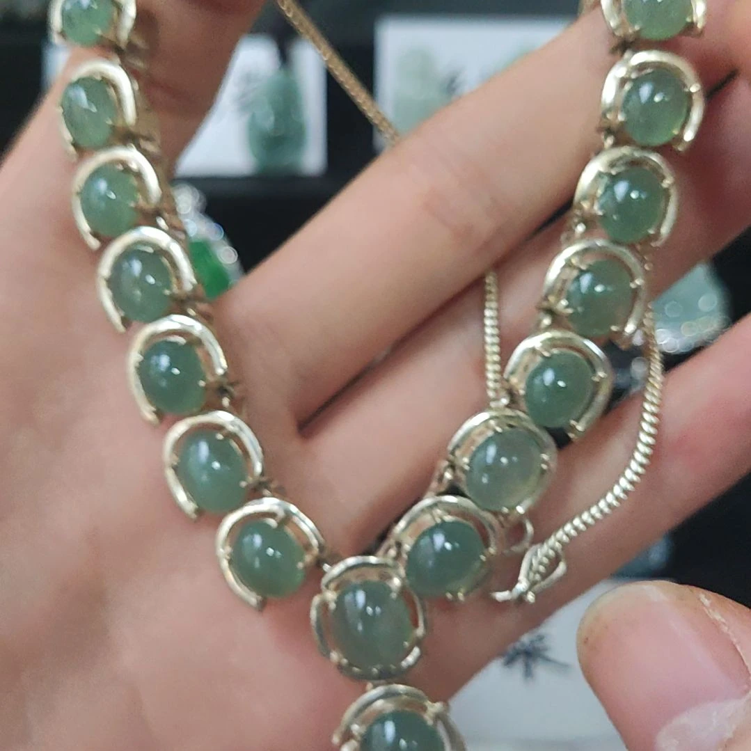 金***戋翡翠未镶嵌颈饰蛋面16颗