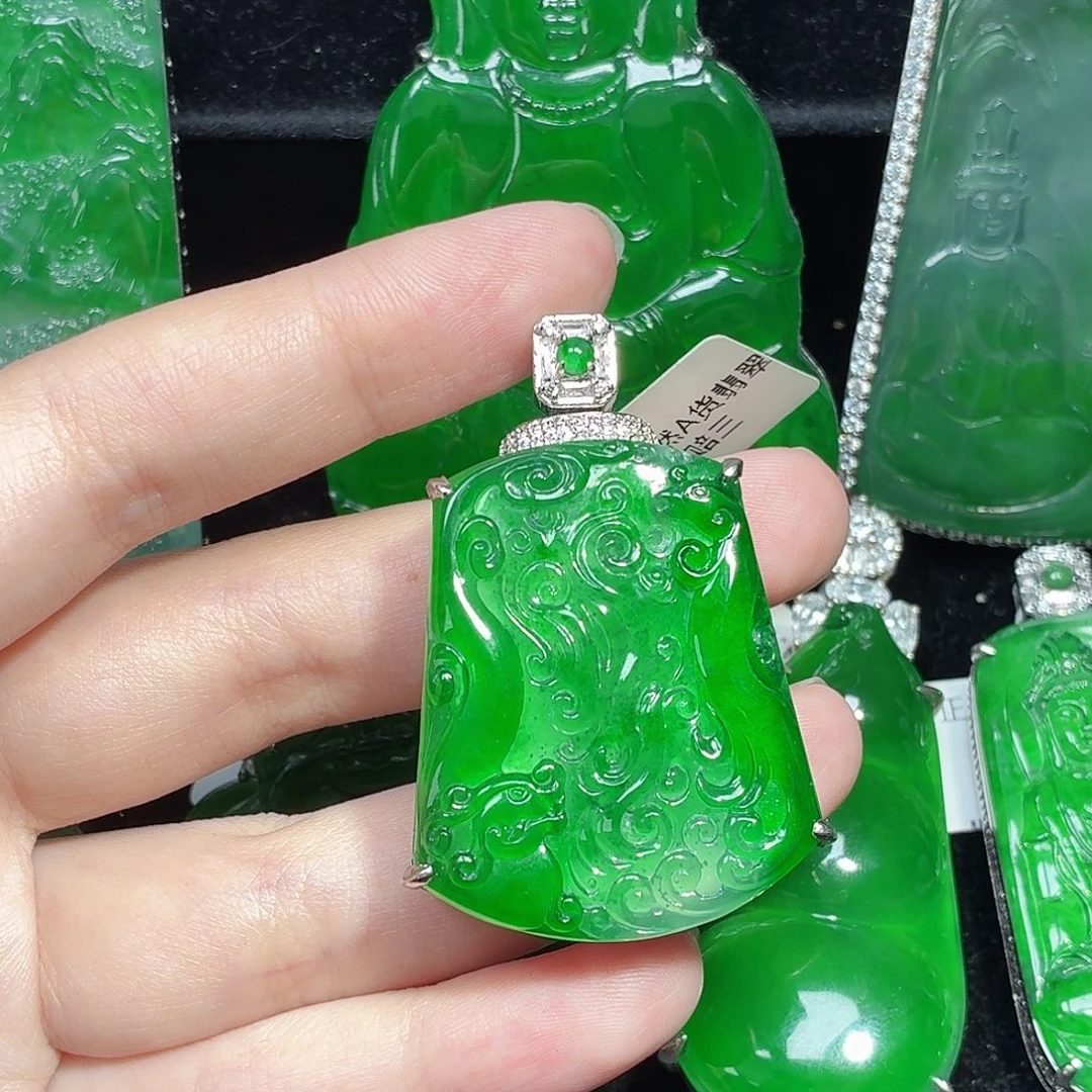 翡翠未镶嵌颈饰天然A货翡翠