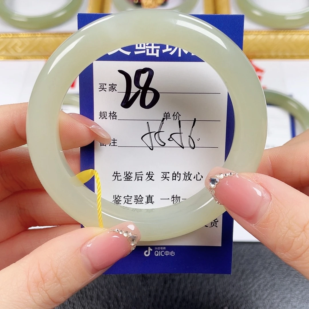 兔***哥和田玉未镶嵌手镯
