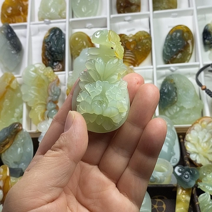 蛇纹石玉未镶嵌颈饰