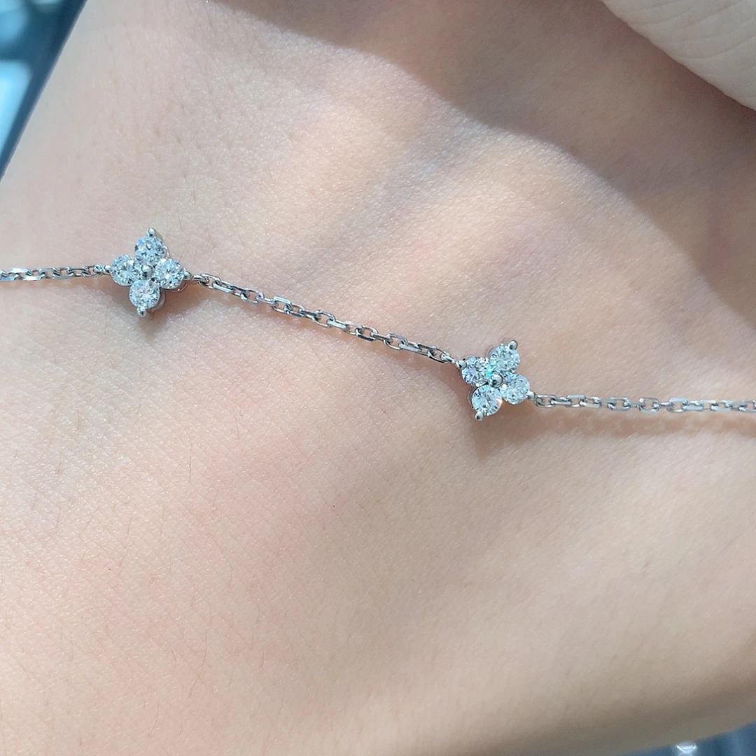 新***页颈饰18K金镶嵌实验室培育钻石