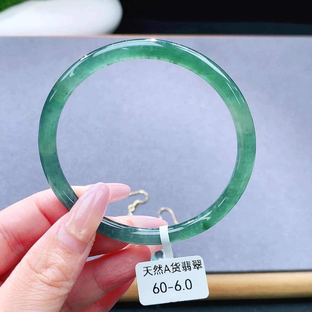 未镶嵌手镯（圆镯）翡翠