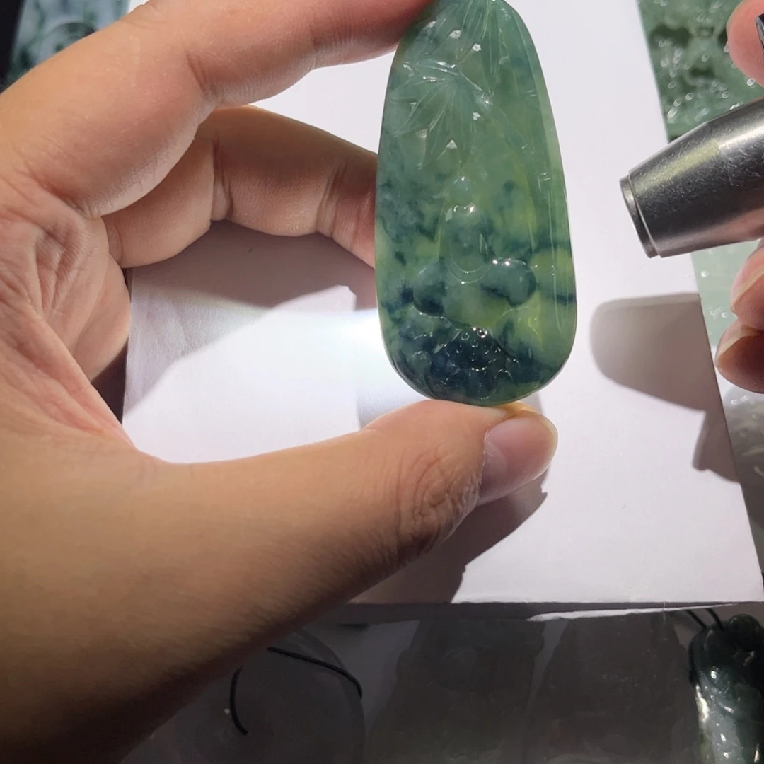 翡翠未镶嵌颈饰悟道