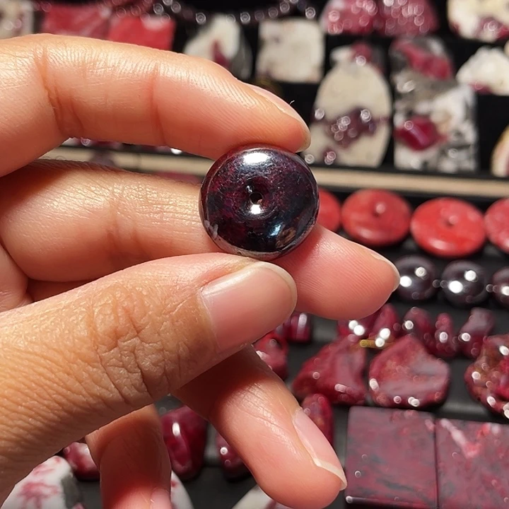 天然辰砂原矿乌砂平安扣