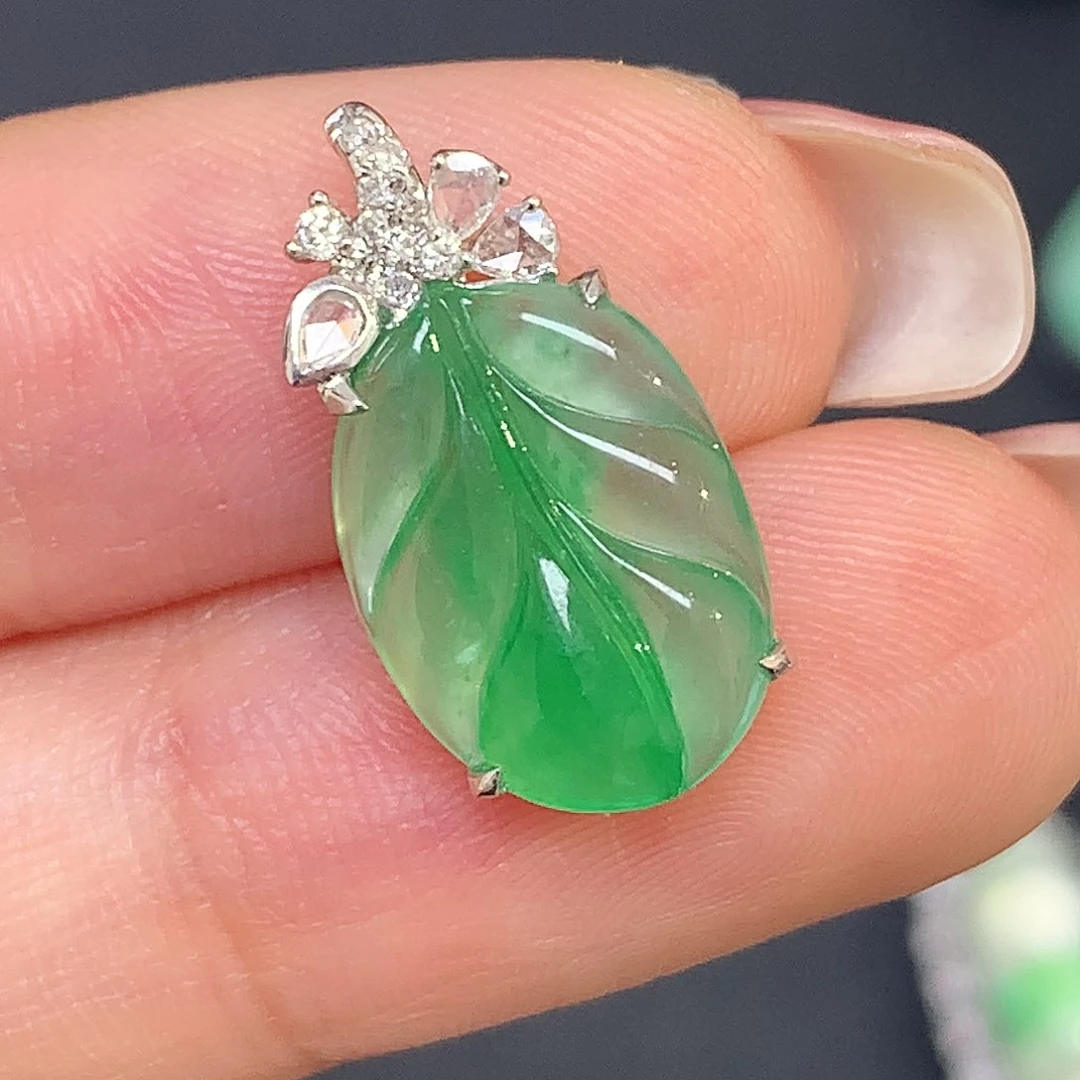 翡翠18K金镶嵌吊坠(赠链)叶子