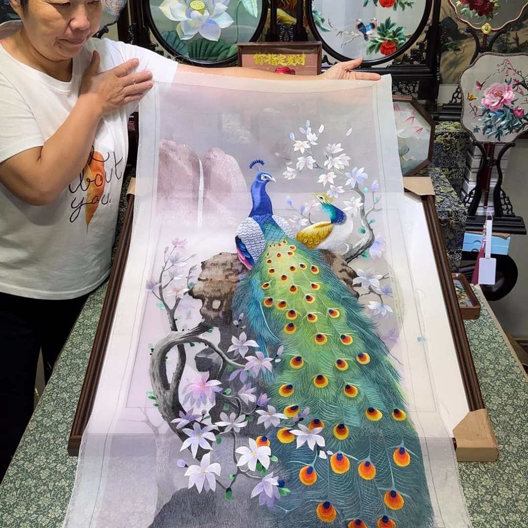 刺绣刺绣工艺精湛独特设计新颖时尚