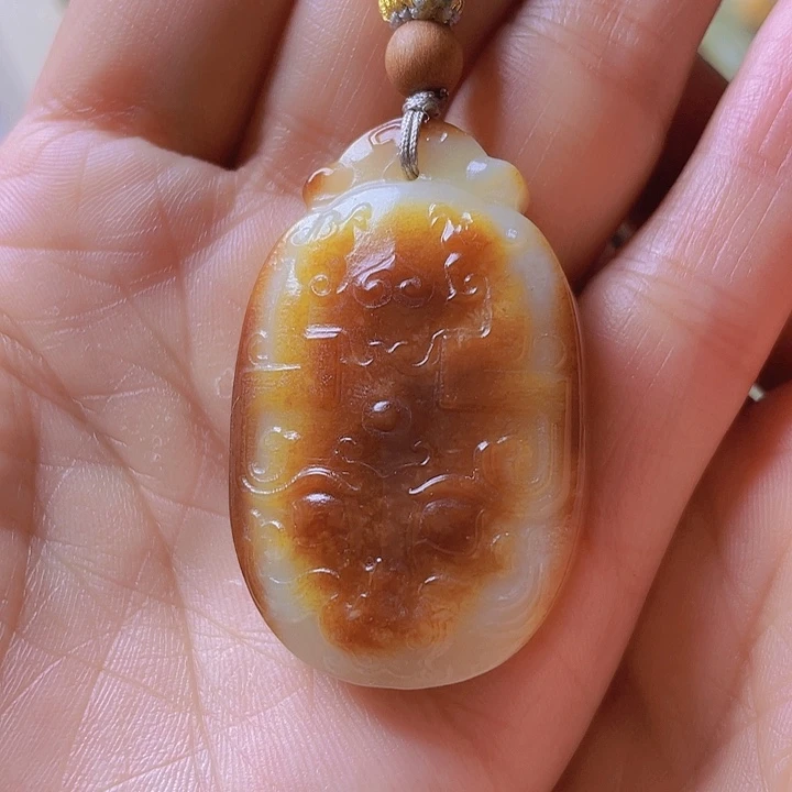 未镶嵌岫岩河磨玉（透闪石质玉）挂件风***关