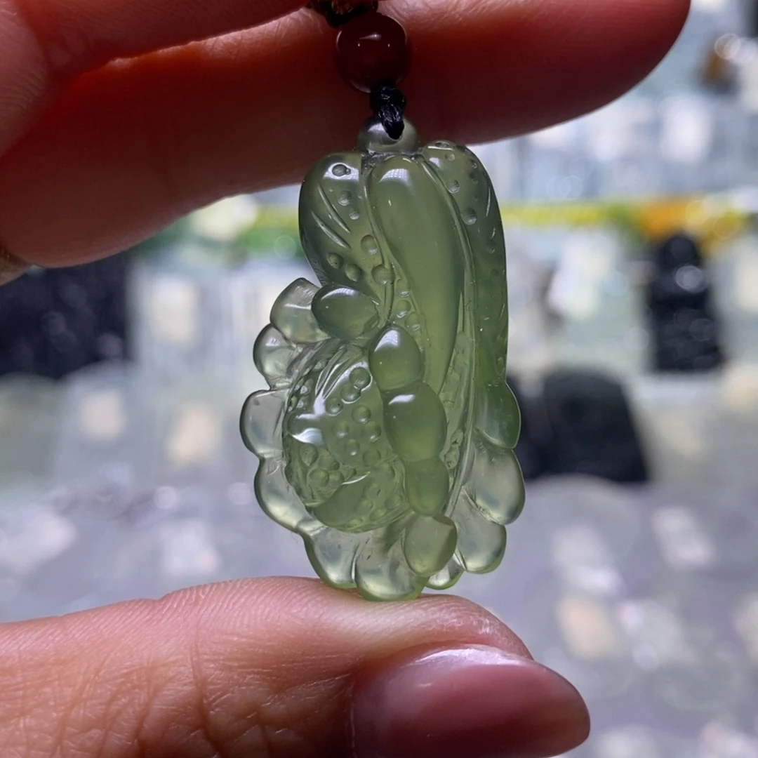 蛇纹石玉颈饰未镶嵌，