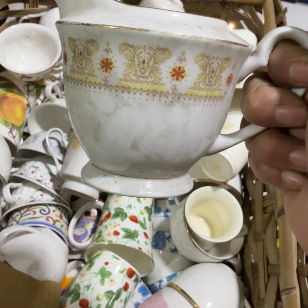 茶盏他也不会在外面住