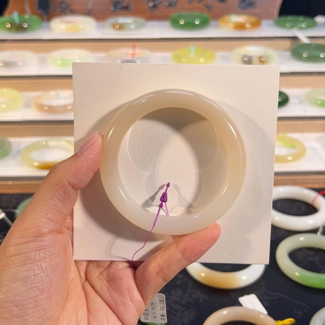 和田玉未镶嵌手镯   「粉白」几乎无包容