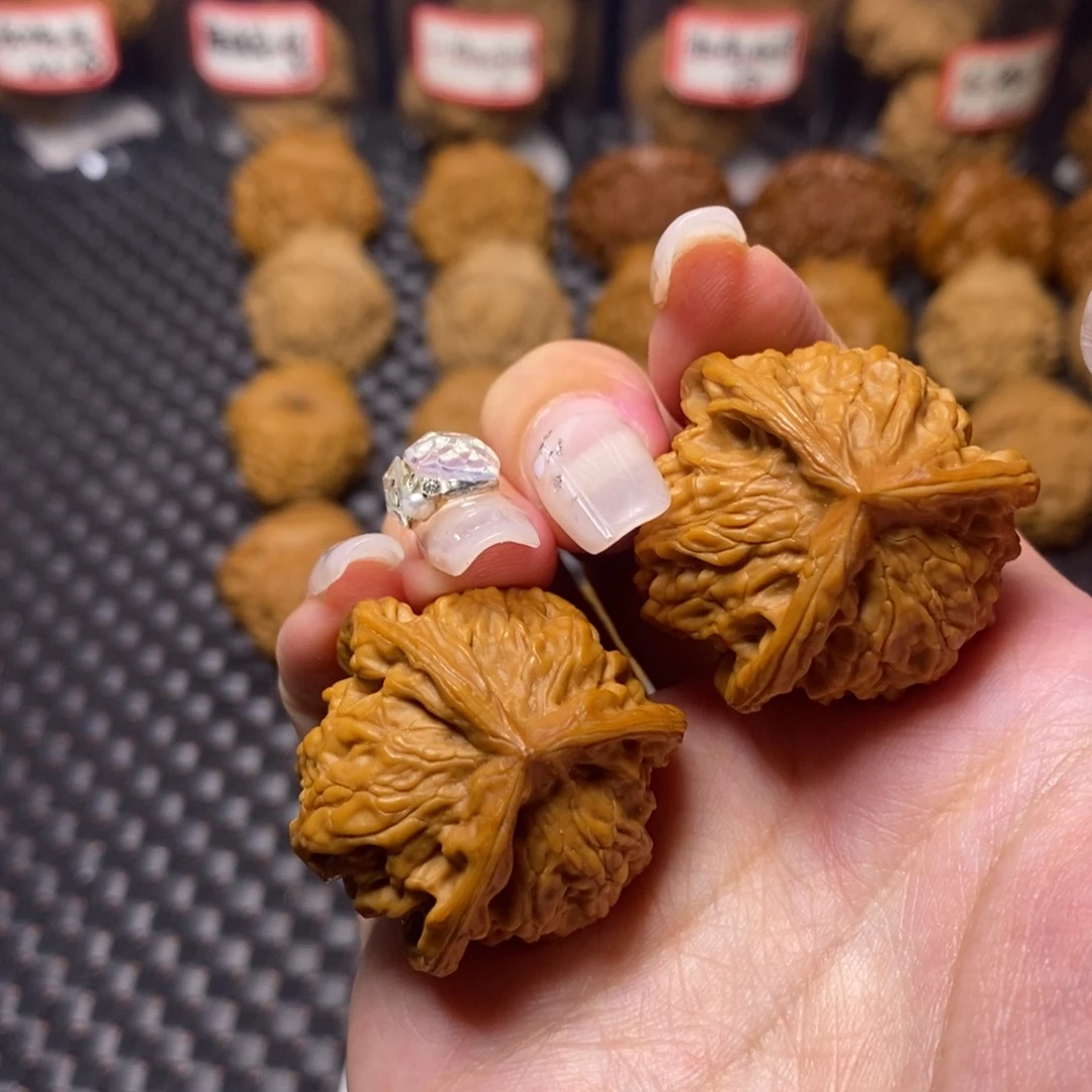 文玩核桃吊坠球奔